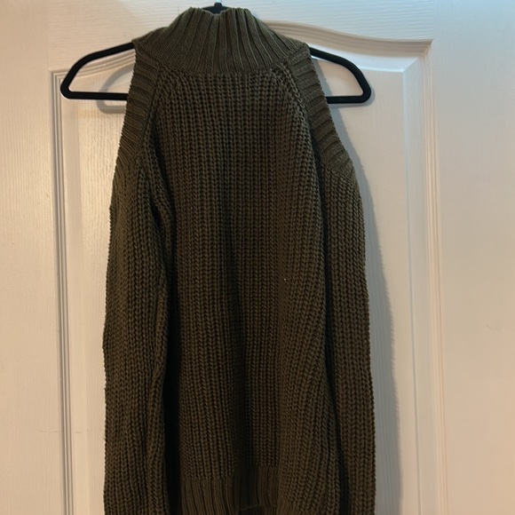 Mock Turtle Neck Knit Sweater with Shoulder Sleeves - Picture 5 of 5